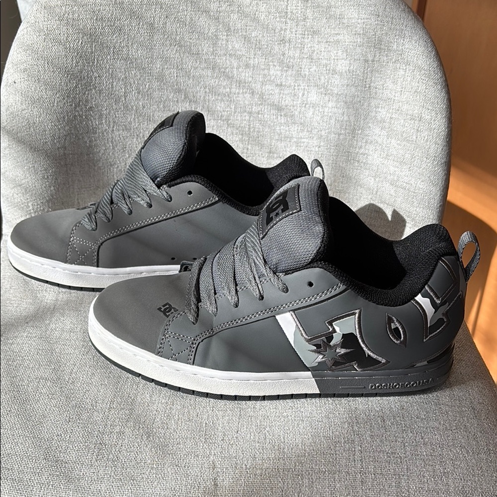 Men’s Court Graffik XQ size 8